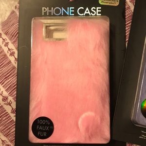 2 faux fur phone cases for the IPhone 6/6s/7.